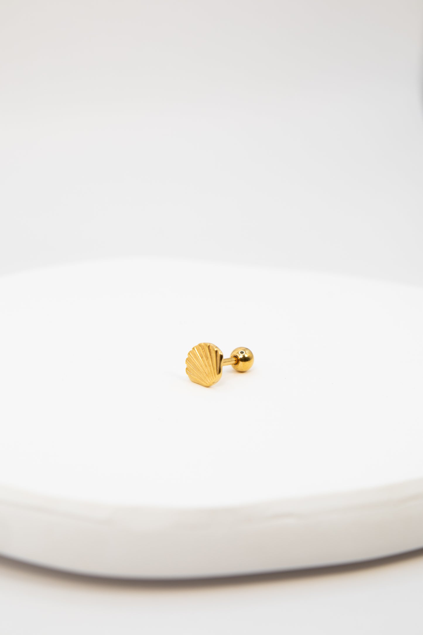 Shell Flat Back Stud