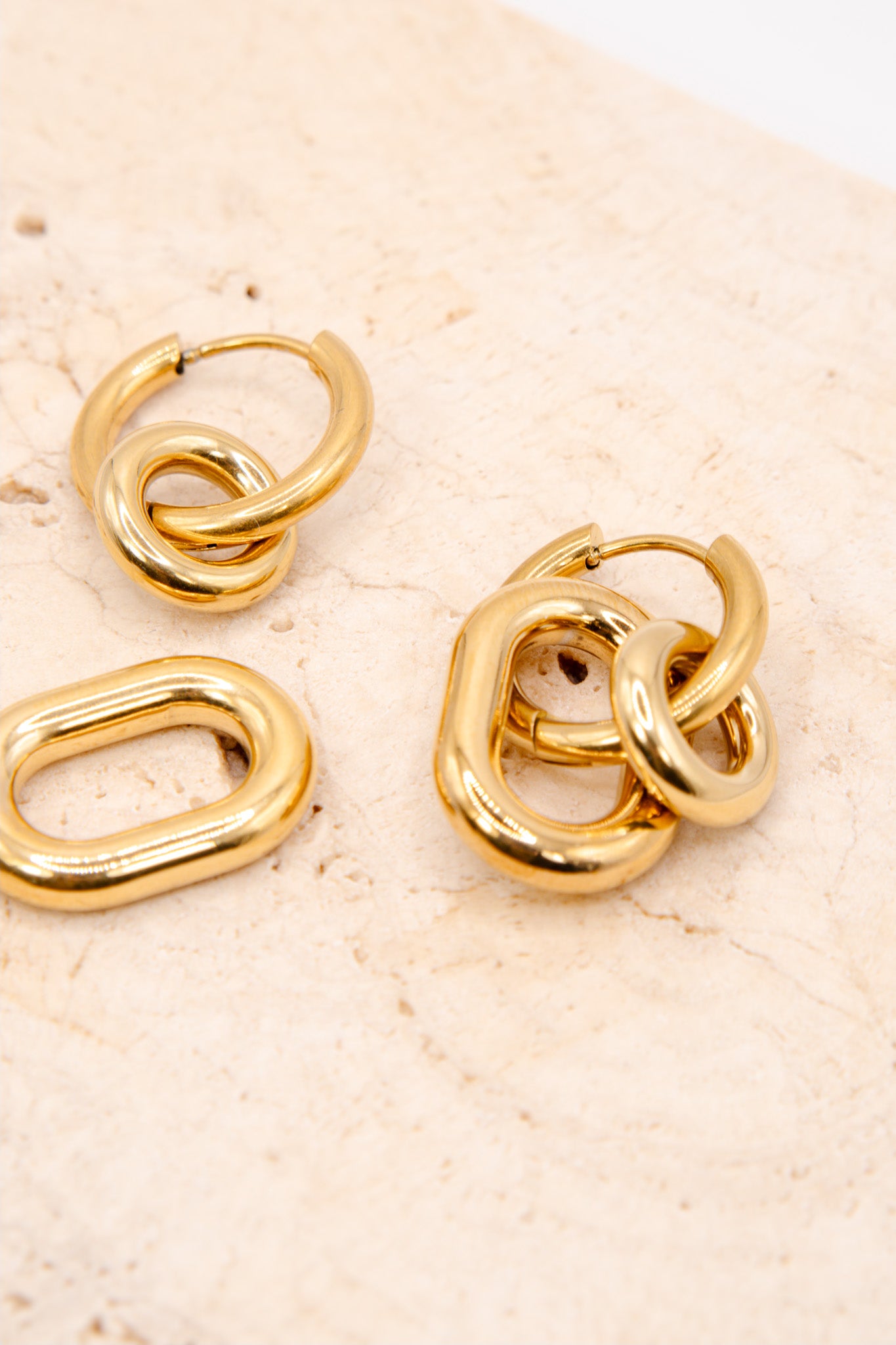 Twin Ring Huggies